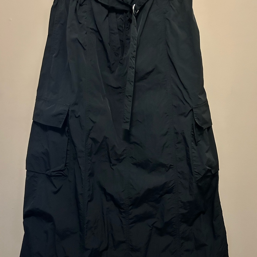 Black 90’s style long skirt
